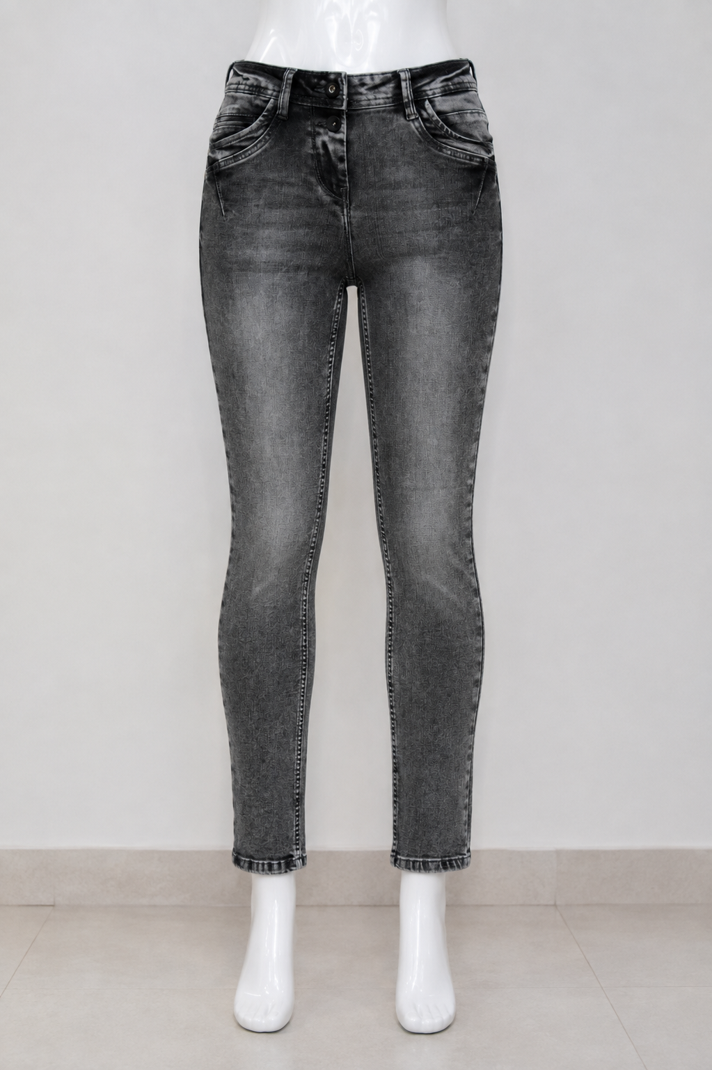 WOMEN SLIM FIT JEAN`S  ST 12